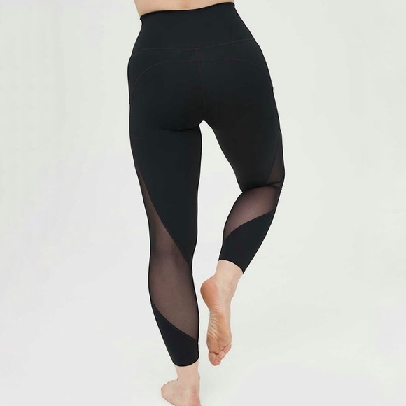 OFFLINE By Aerie Goals High Waisted Pocket 7/8 Legging in Black Size S - Picture 5 of 12
